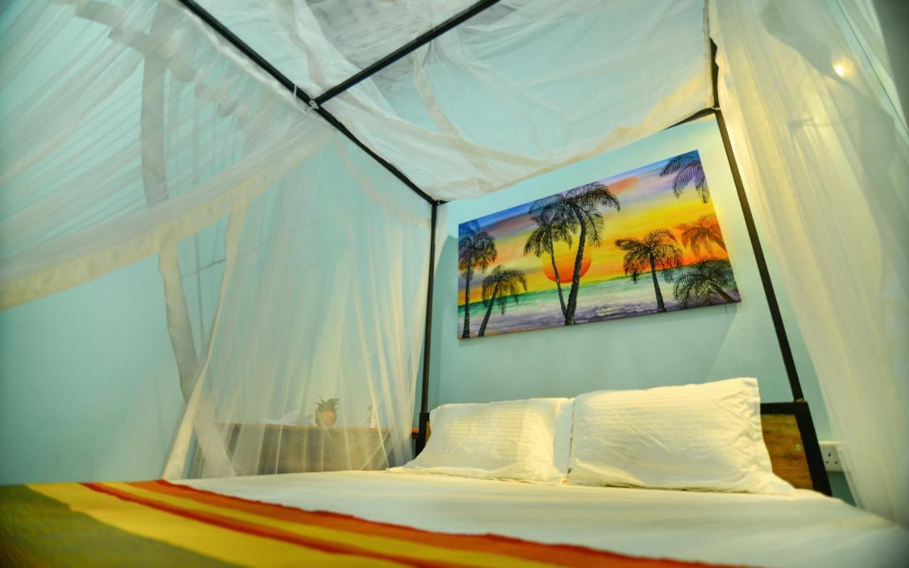 Palm Leaf Surf Cafe Otel Galle Dış mekan fotoğraf